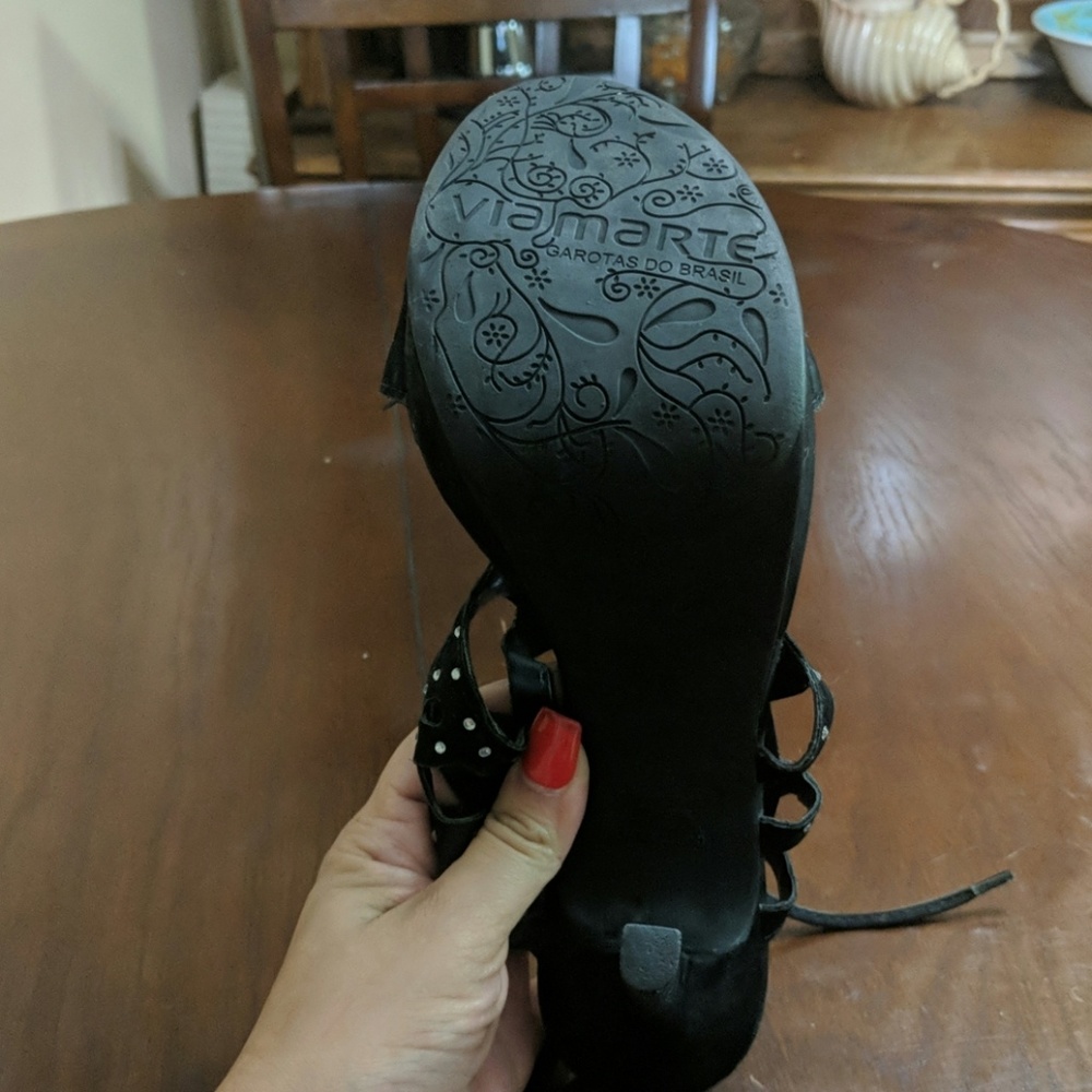Shoes - Picture 3 of 4